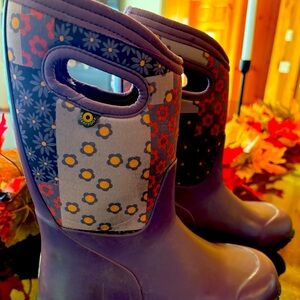 Boggs Winter Boots Girls size 2